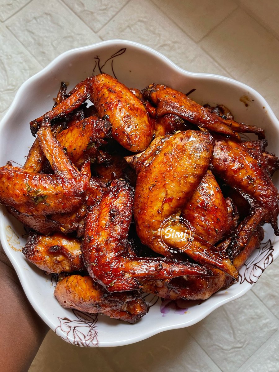 SisiSimifoodies's tweet photo. Hellooo….. it tasted so good🤭😁I don’t want it glazed in sauce. You love it too🌚🌚na me and my neighbors get this weekend😂make dem know say dem get food vendor for house😂😂I too mount https://t.co/l174GKNTuI