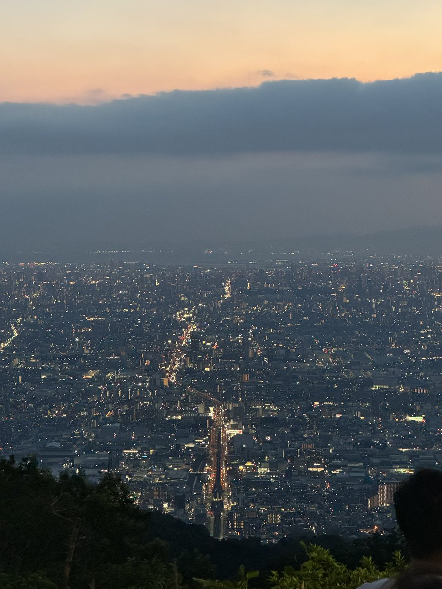 kimoron's tweet photo. 生駒山上の夜景 https://t.co/QwMMlc7FZH