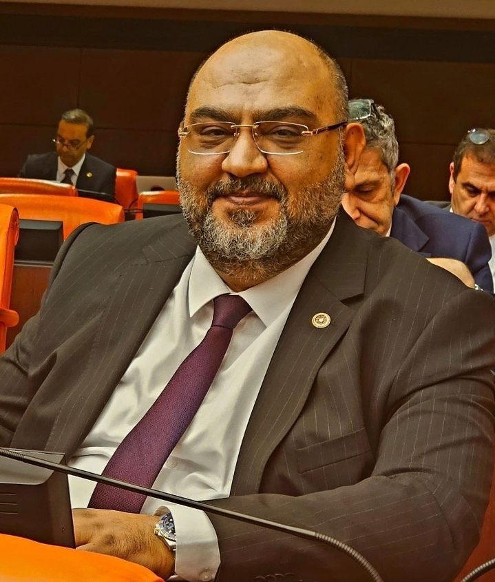 hopeyellow27's tweet photo. BİR GÜLÜŞÜ VAR SANKİ EN ZOR ANINDA EL UZATAN BİR ABİ GİBİ BABA GİBİ KARDEŞ GİBİ HIZIR GİBİ VATAN GİBİ SAMİMİ VE HAYAT DOLU 

🇹🇷
#SeninleyizMMG
#MehmetMustafGürban 
#MmgYalnızDeğilsin
@2727mmg2727 https://t.co/4Iiodb3nsA