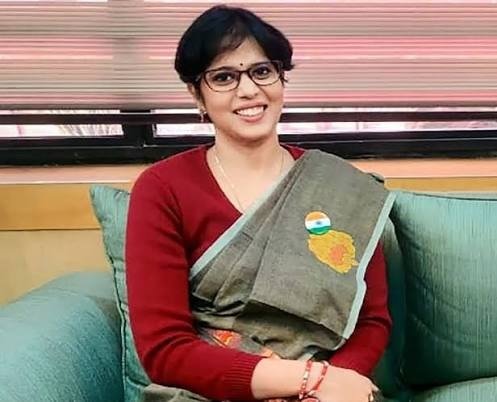 MBureaucrats's tweet photo. V. Lalithalakshmi, a 2008-batch IAS officer of the West Bengal cadre, has been appointed as Professor (JS level) at the Lal Bahadur Shastri National Academy of Administration (LBSNAA). Her appointment under the Department of Personnel and Training is for a combined seven-year term ending February 28, 2029.