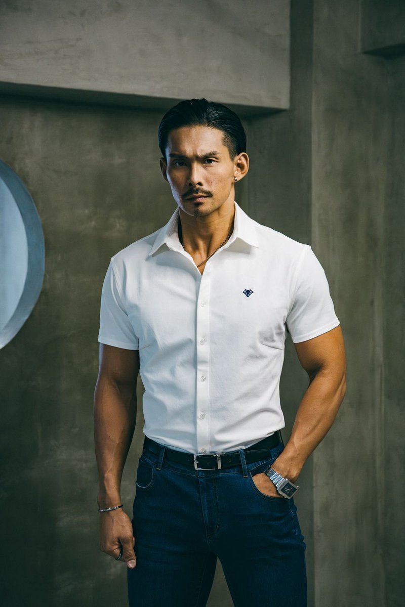 physique_frame's tweet photo. 【NEW】リッチフォルムエンブレムシャツ 

着用サイズ： L
身長：185cm
体重：84kg
胸囲：110cm
ウエスト：84cm　

#フィジークフレーム
#physiqueframe
#メンズファッション
#筋肉
#筋トレ

https://t.co/loWr5tzHFI https://t.co/eEUJbAkzNv