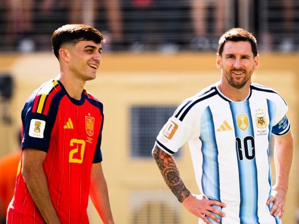 fcbfn_live's tweet photo. Even after all these years, Leo Messi still looks at Pedri with the pride of a father watching his son grow. 🥹❤️ https://t.co/MHJwKi0yMs