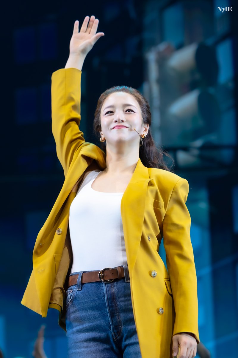 NylE_pic's tweet photo. 260725 낮 헬스키친 커튼콜

저지 | #박혜나

나의 첫사랑 그대 https://t.co/nn4BdeK4xd