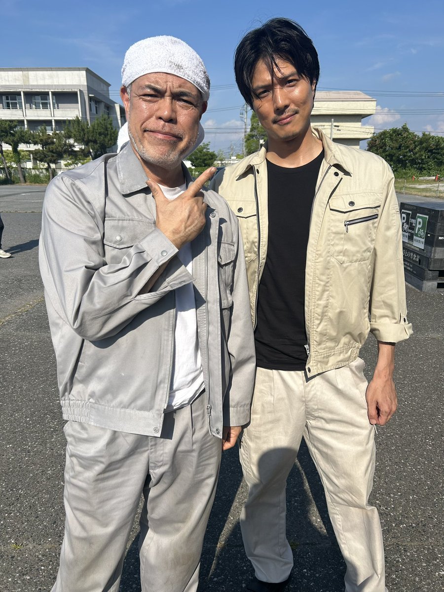 Kenya0329's tweet photo. 土曜ドラマ『告白ー25年目の秘密ー』
第3話は今夜9時からです！！
是非ご覧ください！！
暑い日にゾクッとしてください。

現場から田中さんとのOff shotです！！
#土ドラ告白
#告白
#松村北斗
#田中要次
#鈴木浩介監督 https://t.co/1GuUlt7Nh6