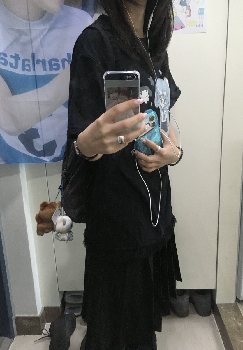 neumxx2's tweet photo. 혼자 햇빛 존뇌 받아냄 https://t.co/gbLm7GbrfM