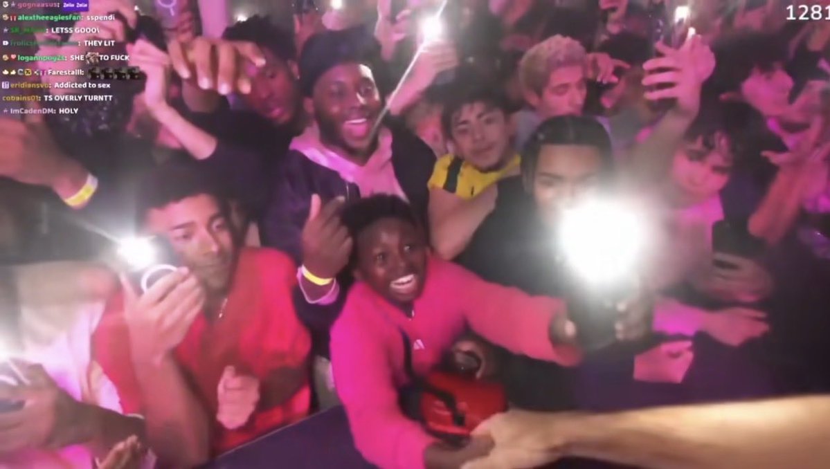 mrheh761576's tweet photo. Bilzo at maxs New York concert 6 months ago: https://t.co/8IaJRuLrdd