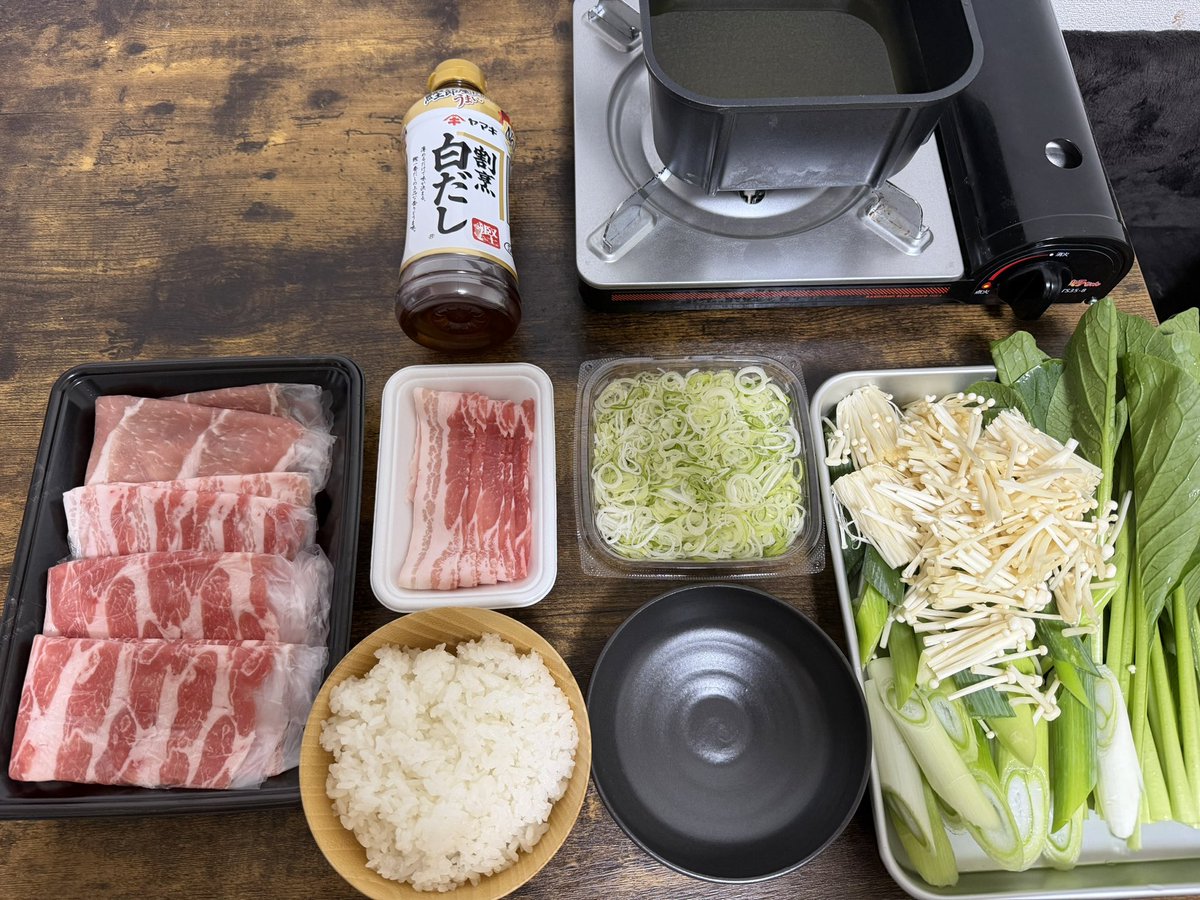 nasunasu211's tweet photo. しゃぶしゃぶで大優勝
今日はロースの食べ比べパーティ🥩 https://t.co/Tj0lO3ON00