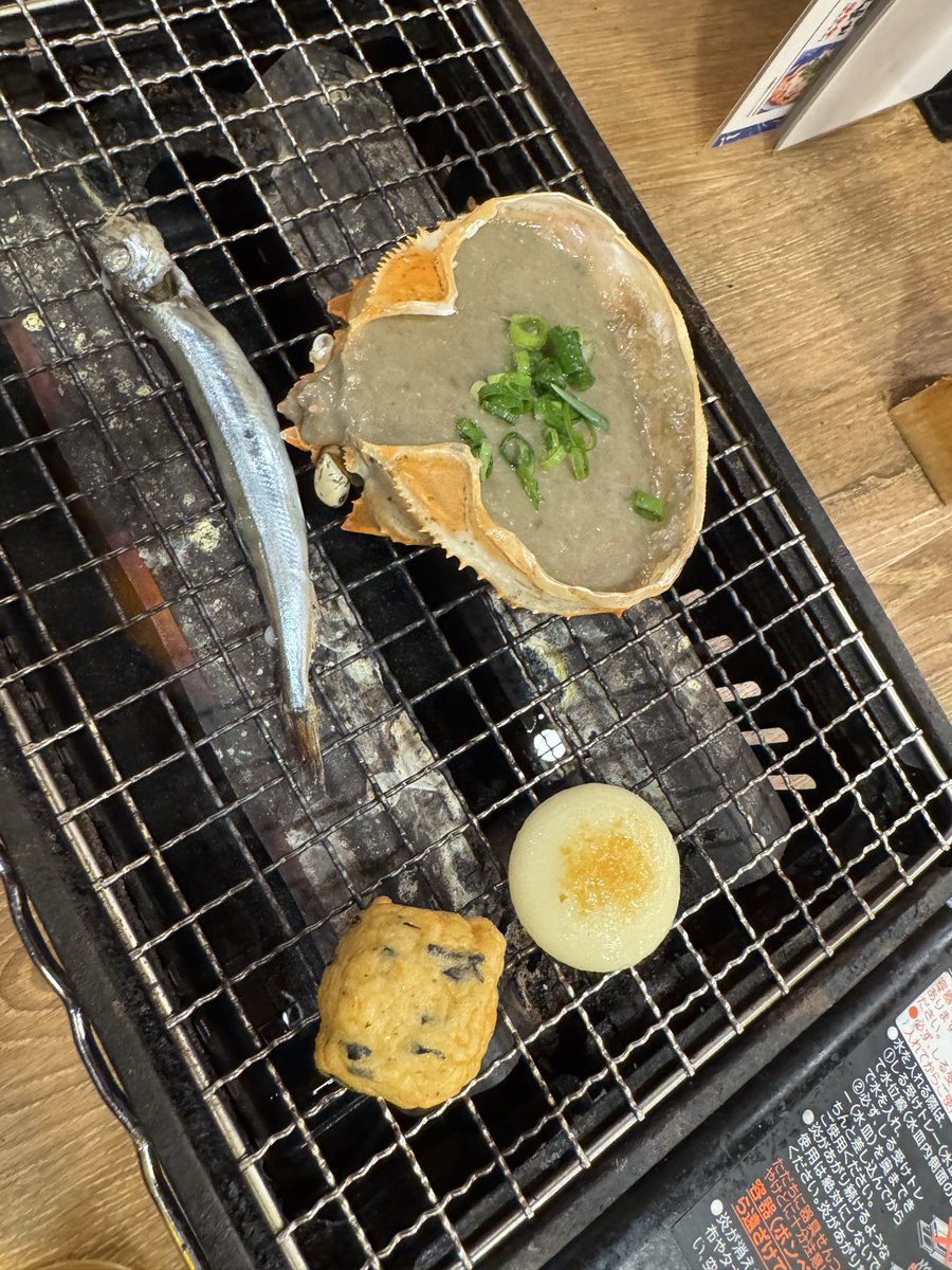 gaogaowolf09's tweet photo. よーし！酒だ！飯だ！

ビールにカニ味噌にサーモン丼！ https://t.co/mqFE9WQ8Tk