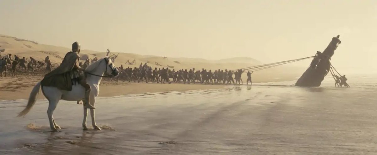 UnSrdeBarcelona's tweet photo. Ulisses era català.

Tinc moltes ganes de veure la nova estrena de Christopher Nolan sobre L’Odissea d’Homer, que narra el viatge de tornada a Ítaca del pobre Ulisses després de deu anys voltant pel Mediterrani. Probablement devia intentar tornar amb Rodalies.

Mentrestant, Penèlope, per entretenir els seus pretendents, teixia de dia i desteixia de nit. Si hi penseu, sona força al pla de treball dels socialistes: anuncien, desanuncien, refan, rectifiquen… i al final tot queda exactament igual.

Un altre dels grans episodis és el cant de les sirenes. Ulisses, lligat al màstil, escoltava promeses irresistibles mentre intentava no perdre el seny. Avui les sirenes també existeixen. Tenen forma de discursos fàcils, de culpables perfectes i de solucions miraculoses. Podríem dir que les cançons de la Sílvia Orriols en són un bon exemple.

I, és clar, tot comença amb el cavall de Troia. Un regal magnífic, aparentment inofensiu, que amagava la derrota dels troians. Exactament com alguns pactes de legislatura d’Esquerra Republicana: per fora semblen una oportunitat; per dins acostumen a portar una sorpresa que no és precisament agradable.

Al final resulta que els clàssics ja ho havien escrit tot. Homer només canviava els noms dels protagonistes. Les passions, els errors, les promeses impossibles i els enganys continuen sent exactament els mateixos.

Que passeu un bon cap de setmana.

😉😉😉 Like & RT