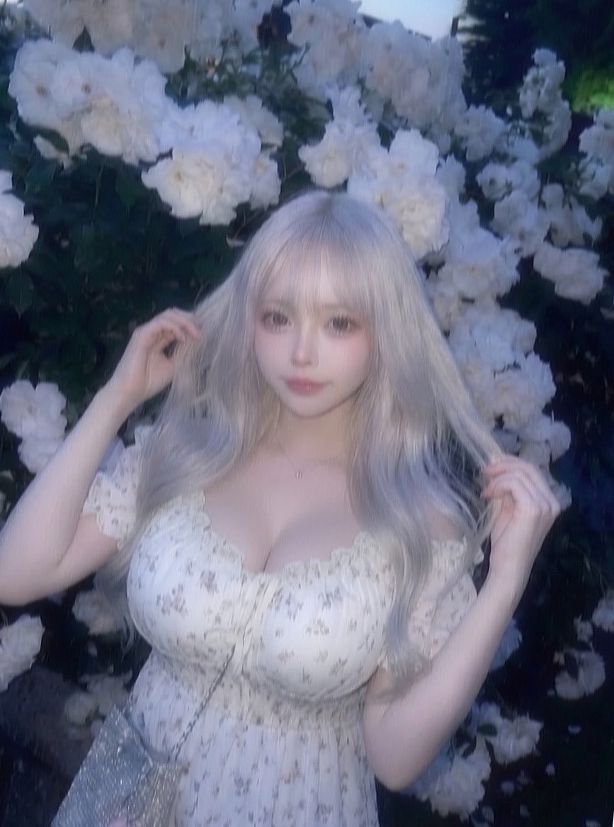 y3kyboy's tweet photo. ばらのような女になりたい≽^• ༝ •^≼🌹 https://t.co/UO1FDnZe03