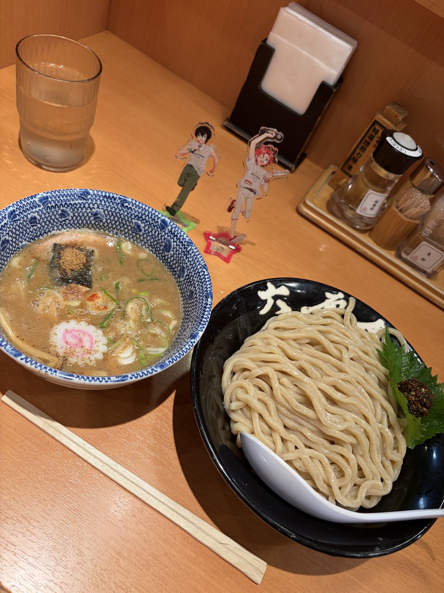 haruchi0307's tweet photo. 1日目めっちゃ楽しかった‼️
明日も楽しむぞー‼️ https://t.co/oiBymOgvxR