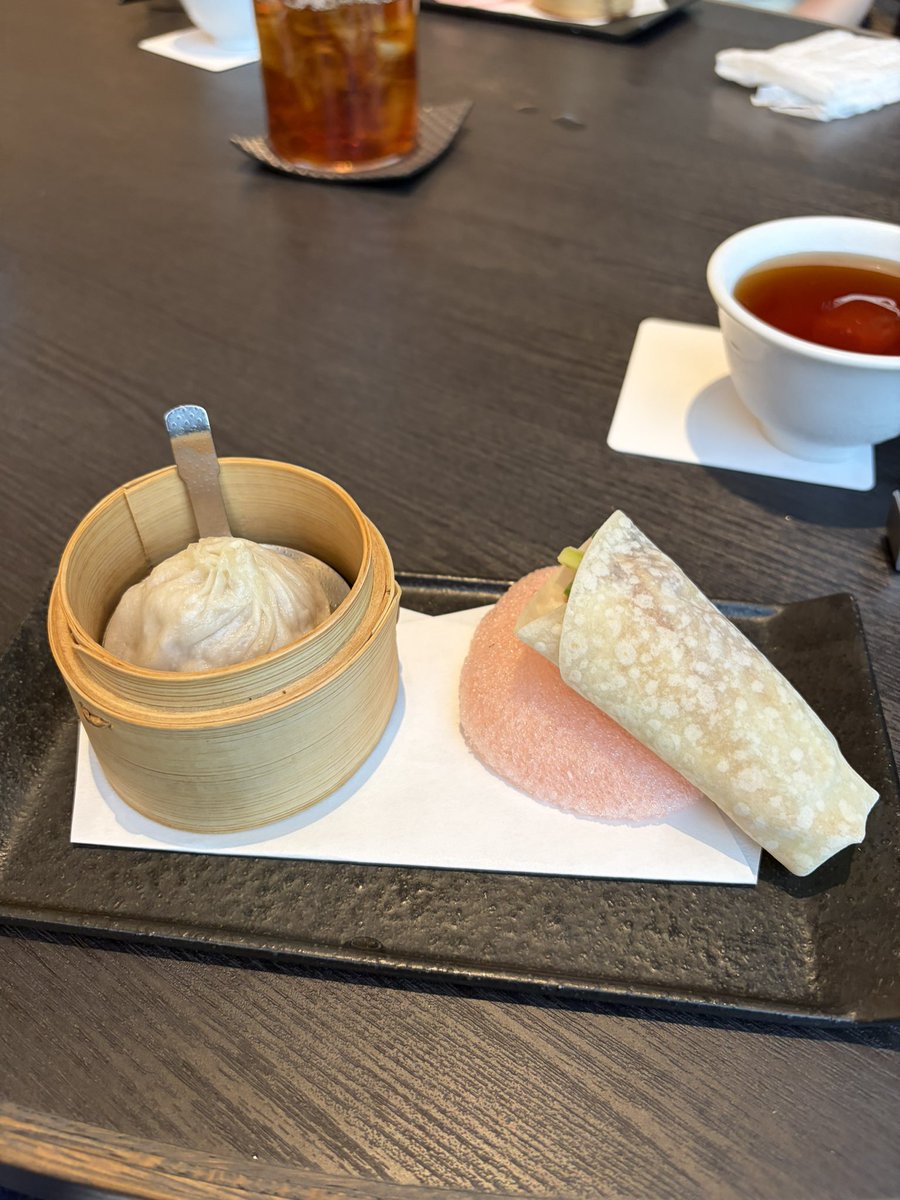 194mone's tweet photo. 華都ランチコースを食べに行きました☀️
蟹炒飯最高です😃
ホテルニューオータニ博多の八女抹茶の星の利休も食べに行きました🫡
満足👍👍 https://t.co/re0KvgYiY2