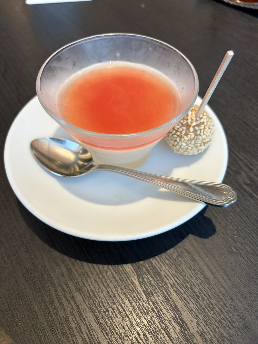 194mone's tweet photo. 華都ランチコースを食べに行きました☀️
蟹炒飯最高です😃
ホテルニューオータニ博多の八女抹茶の星の利休も食べに行きました🫡
満足👍👍 https://t.co/re0KvgYiY2