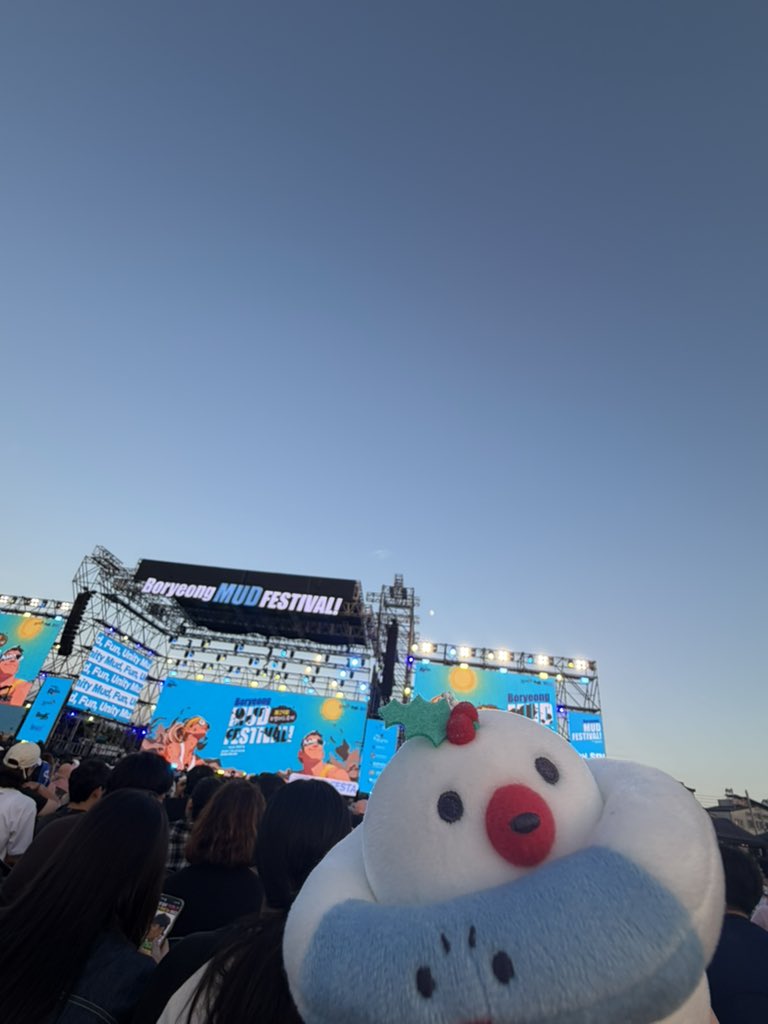 hfrvt_o's tweet photo. 힘들다고 욕하면서도 난 결국 크래비티를 보러옴 https://t.co/O7WDwEopna