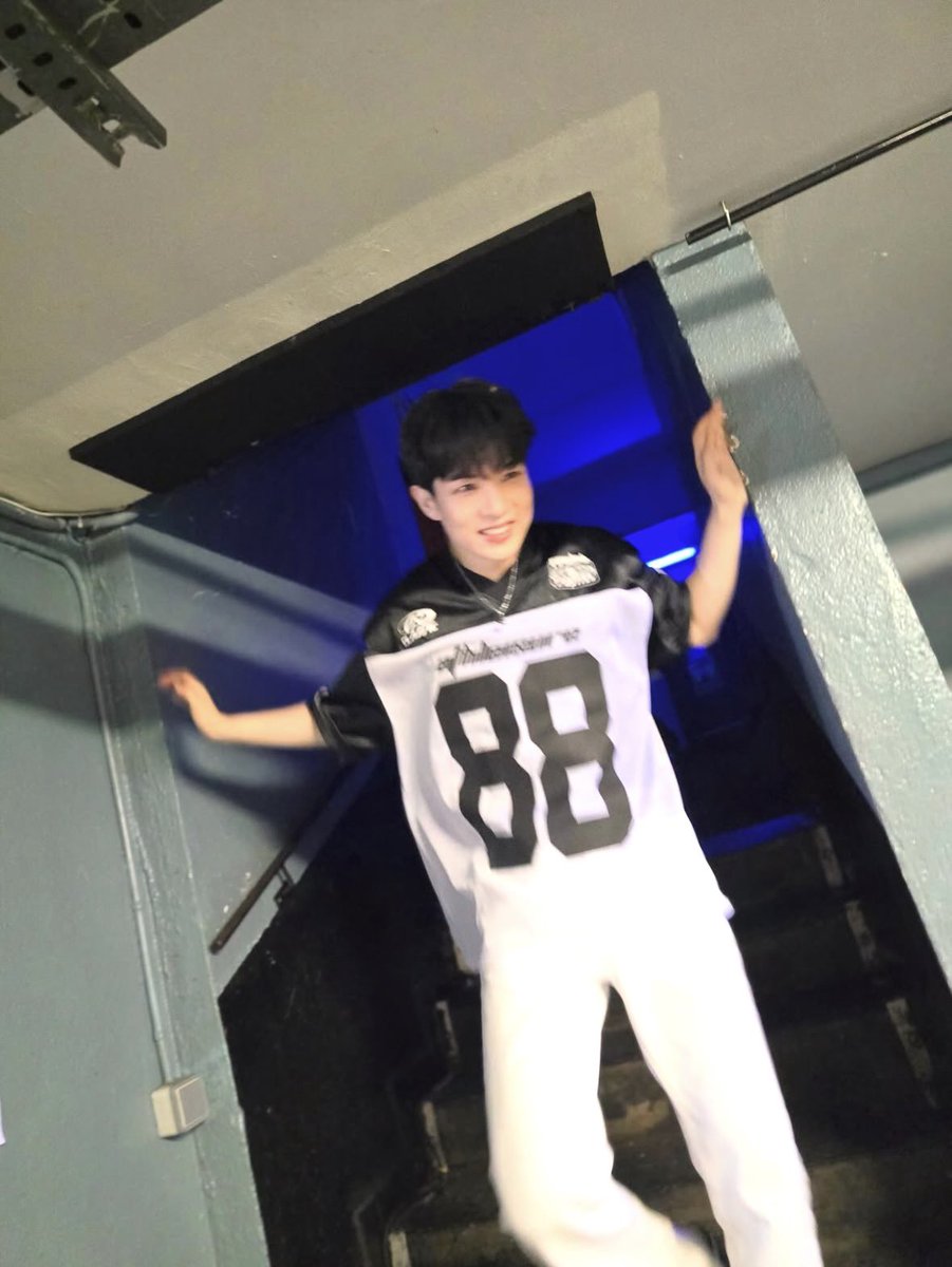 86lees's tweet photo. 우울하지말구
히히딱지 히히깡아
보고 우웅...하자!!!!! https://t.co/gvkLQOhhOV