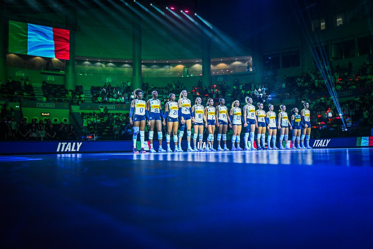 TBSvolleyboo's tweet photo. #バレーボールネーションズリーグ
準決勝 🇧🇷ブラジルvsイタリア🇮🇹は
意地と意地のぶつかり合い🔥🔥

予選ラウンドに引き続き
ブラジルがイタリアを
フルセットの末破りました✊
🇧🇷アナ・クリスティーナ 選手23得点
ベルグマン選手＆ロザマリア選手15得点の活躍👏
　
　🇧🇷3-2🇮🇹
　  (21-25)☆
☆（25-21)
☆（26-24)
　（21-25）☆
☆（15-12）

明日よる8時20分頃からU-NEXTにて
決勝ブラジルvs（トルコvs中国勝者）を
#栗原恵 さんの解説でお届けします✊

🇧🇷3-2🇮🇹
©volleyworld