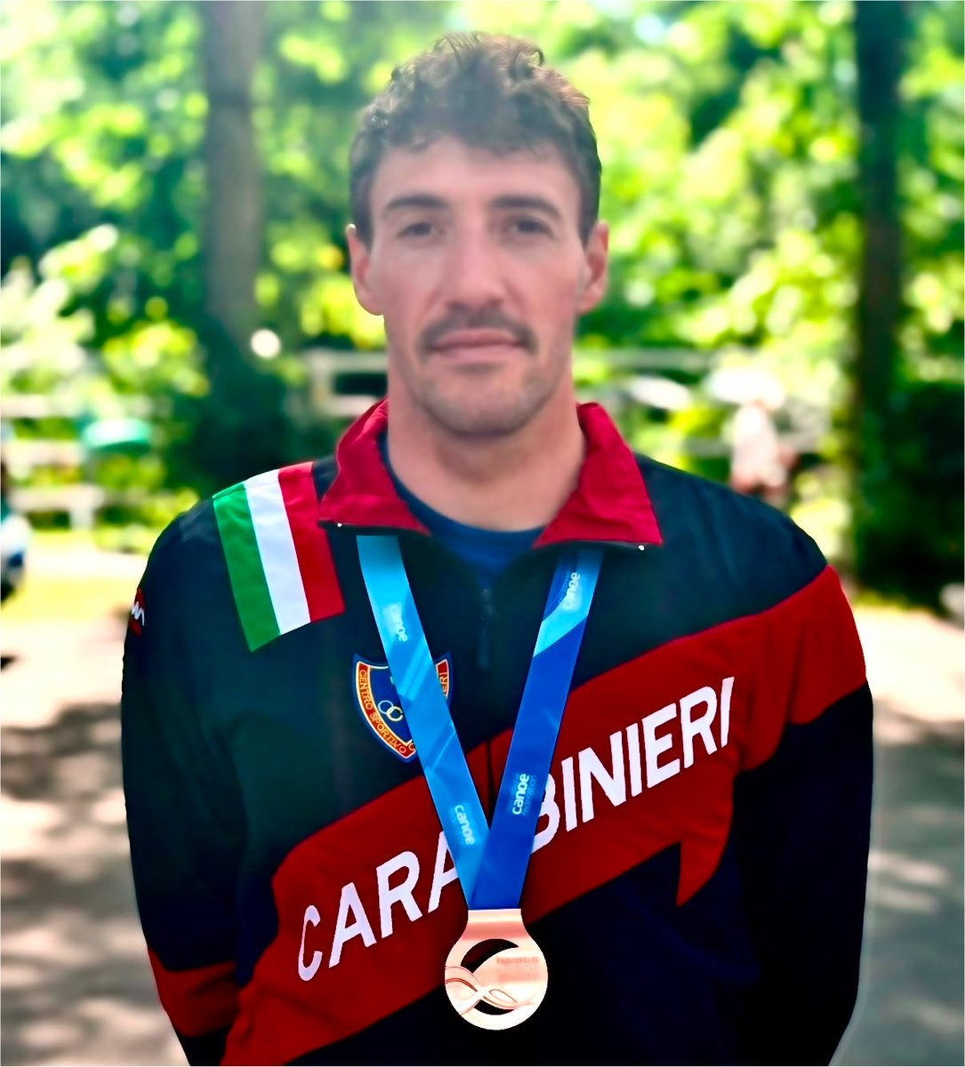 _Carabinieri_'s tweet photo. Mondiali di #canoa slalom, Oklahoma City (USA): l’App. Giovanni De Gennaro porta ancora orgoglio al Centro Sportivo #Carabinieri. A due anni dall’oro olimpico sale di nuovo sul podio nel K1 🥉
Complimenti! 👏🏻 https://t.co/W2rxZfWlAx