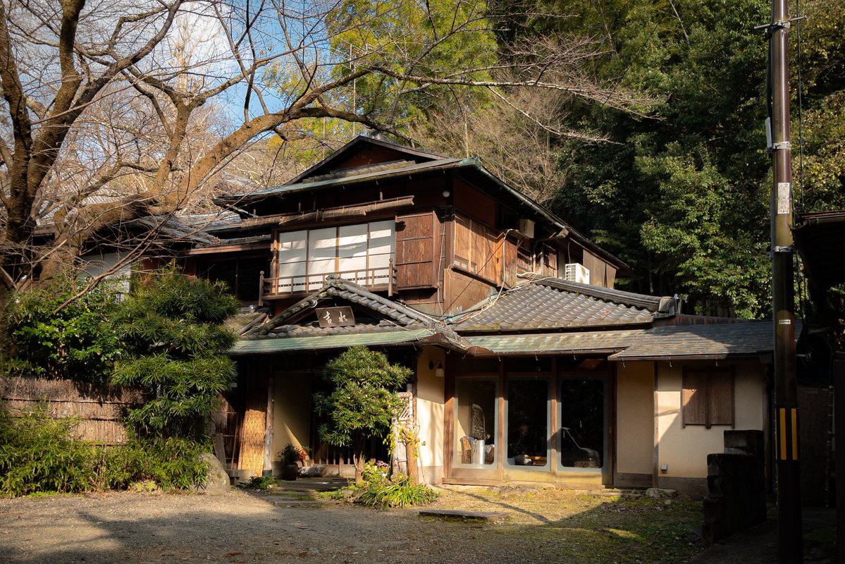 seoseosgu's tweet photo. 京都のお宿

「お宿吉水」

ラグジュアリー旅館に改築
2026年開館予定らしい

変わるのもいいけど
庶民の手から離れるのかと考えると
少し寂しい

宿主の方が作ってくださったおつまみを食べながらお喋りした夜
いい思い出だ

https://t.co/TYlpIu7dju https://t.co/7FZ3eD68cH