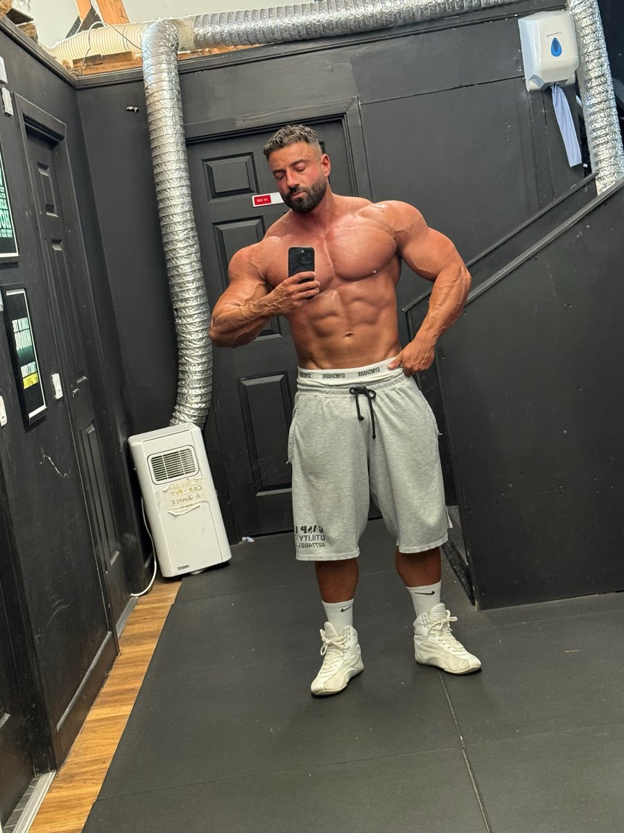 AdonisEnhanced's tweet photo. Big juicy pump #flex #bodybuilding #muscle #worship #findom https://t.co/bslrCLSCF1