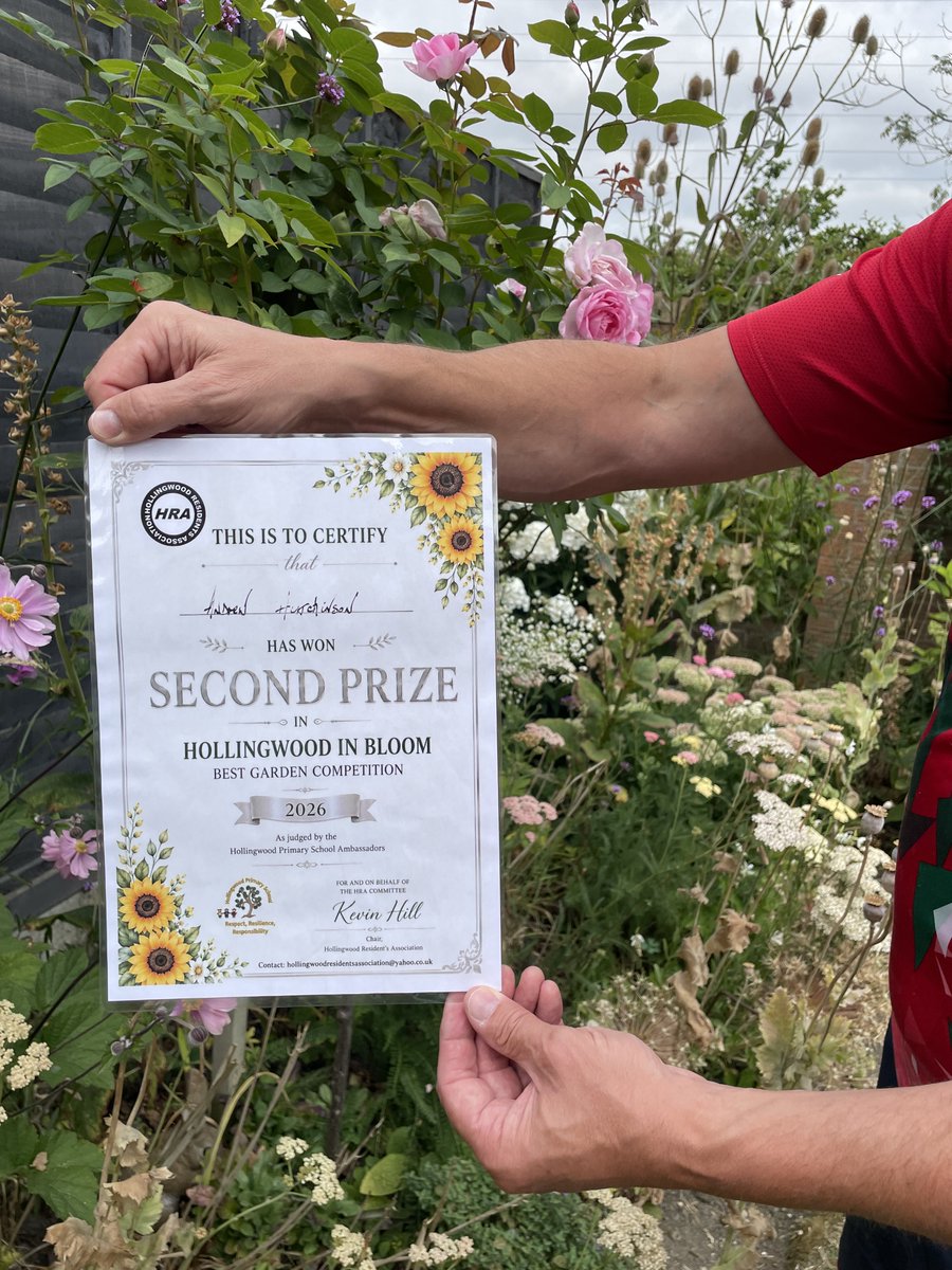 Andy6hutch's tweet photo. Delighted to have bagged second prize 🥈 this year for the #HutchGarden…. Congratulations to the First & Third prize winners & to everyone else that entered their lovely Gardens…. Happy Gardening all!!!… 🌿🌸🧑🌾🪴😊 #FoodForTheSoul #Gardening https://t.co/7ifnKww2Fr