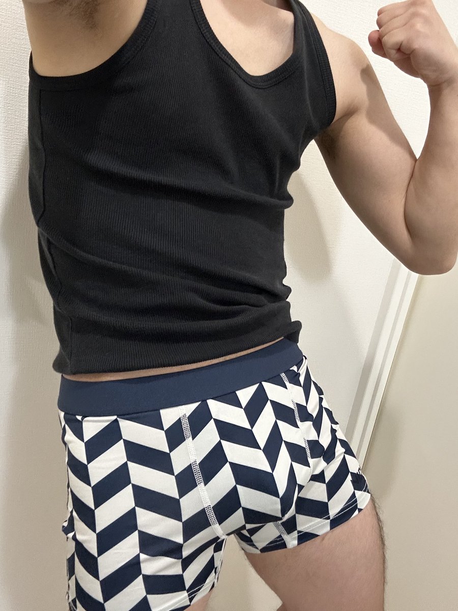 furuichi_0504's tweet photo. 今日からはこの組み合わせで🤭
黒タンクトップとBODYWILDの市松模様っぽいパンツにadidas白靴下の組み合わせ😆✨
adidas白靴下は見えてませんが🤣💦笑
今後どうなるのか…🫣
あまり期待せず楽しんでいただけたらと思います🤣✨笑 https://t.co/sIr8gV1DIo