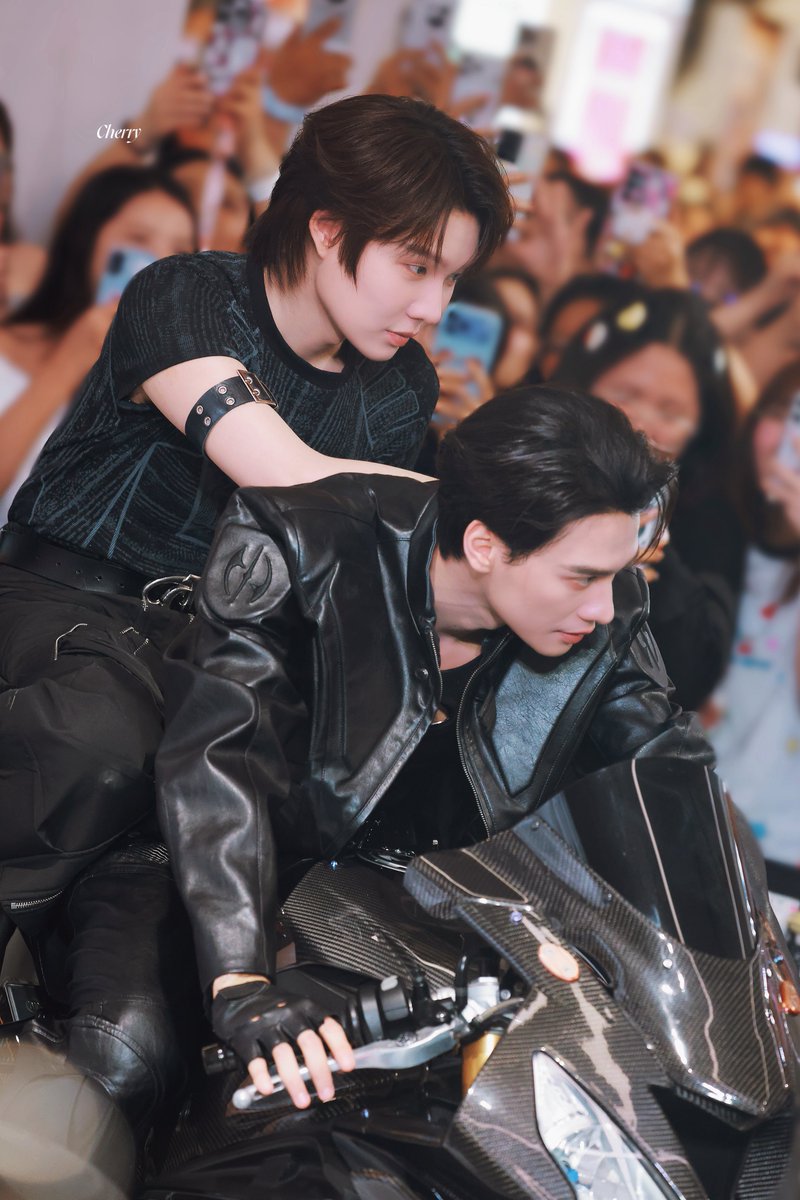 bubblycherry_'s tweet photo. ลุคนักแข่ง ใครจะไหวววว 🫠🫠🫠🫠🖤

KNP CORRECT TO CONQUER
#BEAUTILABxKENGNAMPING https://t.co/B769QQHoIp