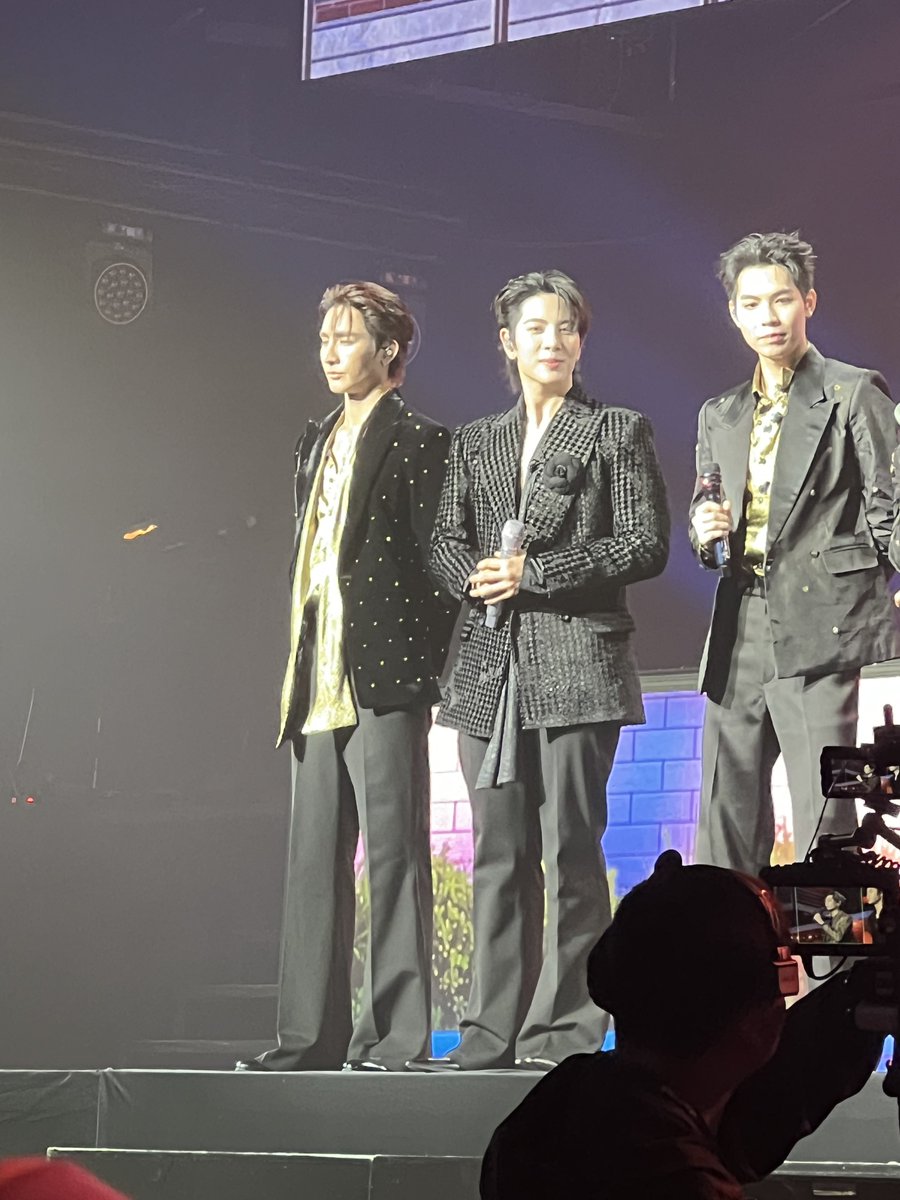 YILOVEY's tweet photo. P Earth is happy to be in FFF again last time was with #PondPhuwin #JoongDunk
Mix said this time he’s happy to get a chance to be in the concert with #BounPream and 3 Meows #FirstKhotung.
EMBPFK CLOSE FRIENDS PARTY
#FFFPartyConcert2026D1 #เอิร์ทมิกซ์ #EarthMix #Earthpirapat #mixxiw