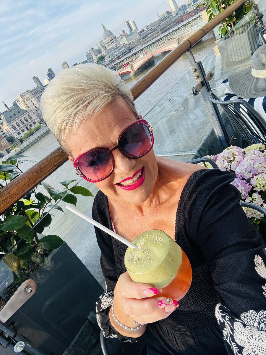 suesmith1465's tweet photo. There’s a theme !
And a lot of chat about #circuslive with our friends of 40 years !
Time in London to continue the birthday celebrations 🩷🍰🎵🍸🍷🌸
@GaryBarlow @takethat https://t.co/TmeOgVkEce