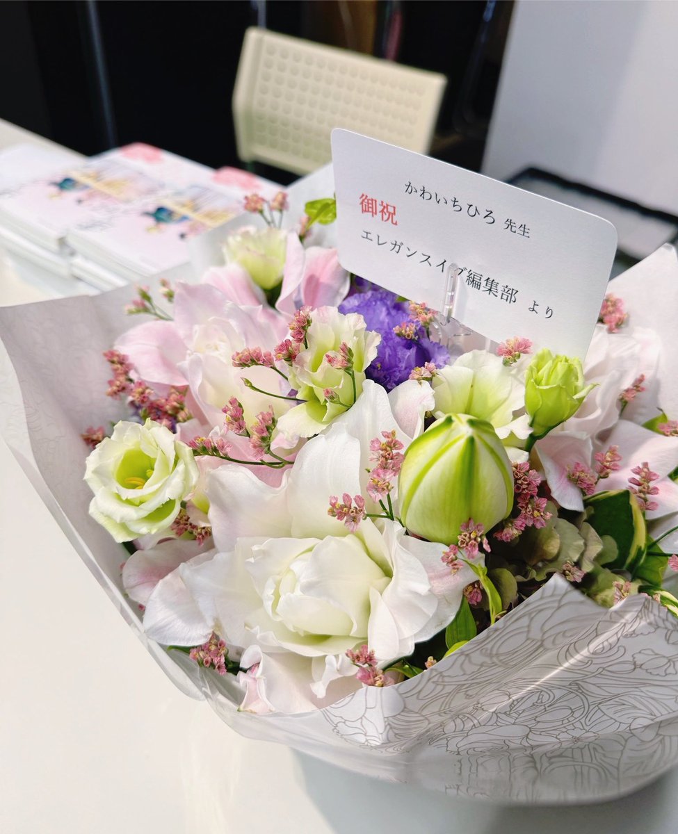chihikwi's tweet photo. 本日は暑い中、青山ブックセンター本店さんでのサイン会にお越しくださりありがとうございました🌸
初めてサイン会にご参加くださった方も、トークイベントぶりにお会いできた方も、新幹線でお越しくださった方も、みなさんとお話できてとてもとても嬉しく楽しい時間でした…！→ https://t.co/ES8BlCTJne