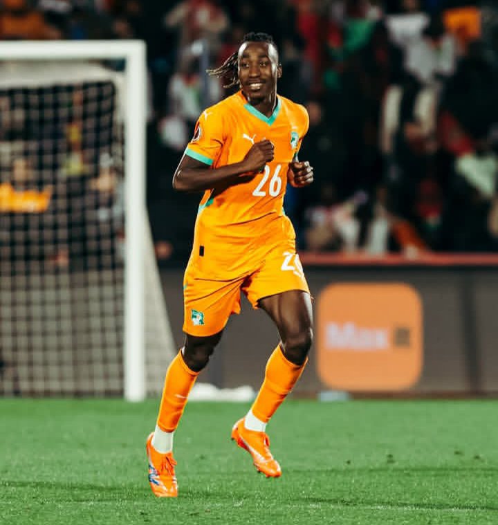 LMDPSG's tweet photo. 🚨Yan Diomandé 🇨🇮 se rapproche du Real Madrid . 

L’international ivoirien a donné son feu vert pour rejoindre le club madrilène.

Le RB Leipzig est en discussion avec le club pour trouver un accord complet et finaliser la transaction  estimée à une hauteur de 120M d’€ 💰

Le PSG, lui, refuse de surpayer.❌

🗞️@Santi_J_FM