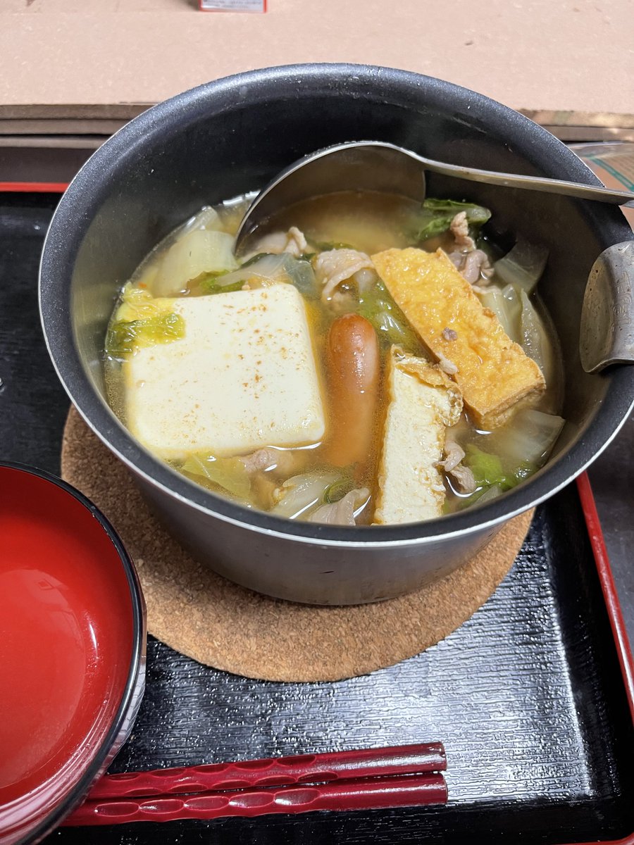 kingof3so's tweet photo. 夫がご飯いらん日だからうﾝまいものでも食べようと思ってたけど夕方寝したら全てがめんどくさくなりあるものをほんだしで煮ただけの食べ物を食べてる https://t.co/CqFBNRe0hw