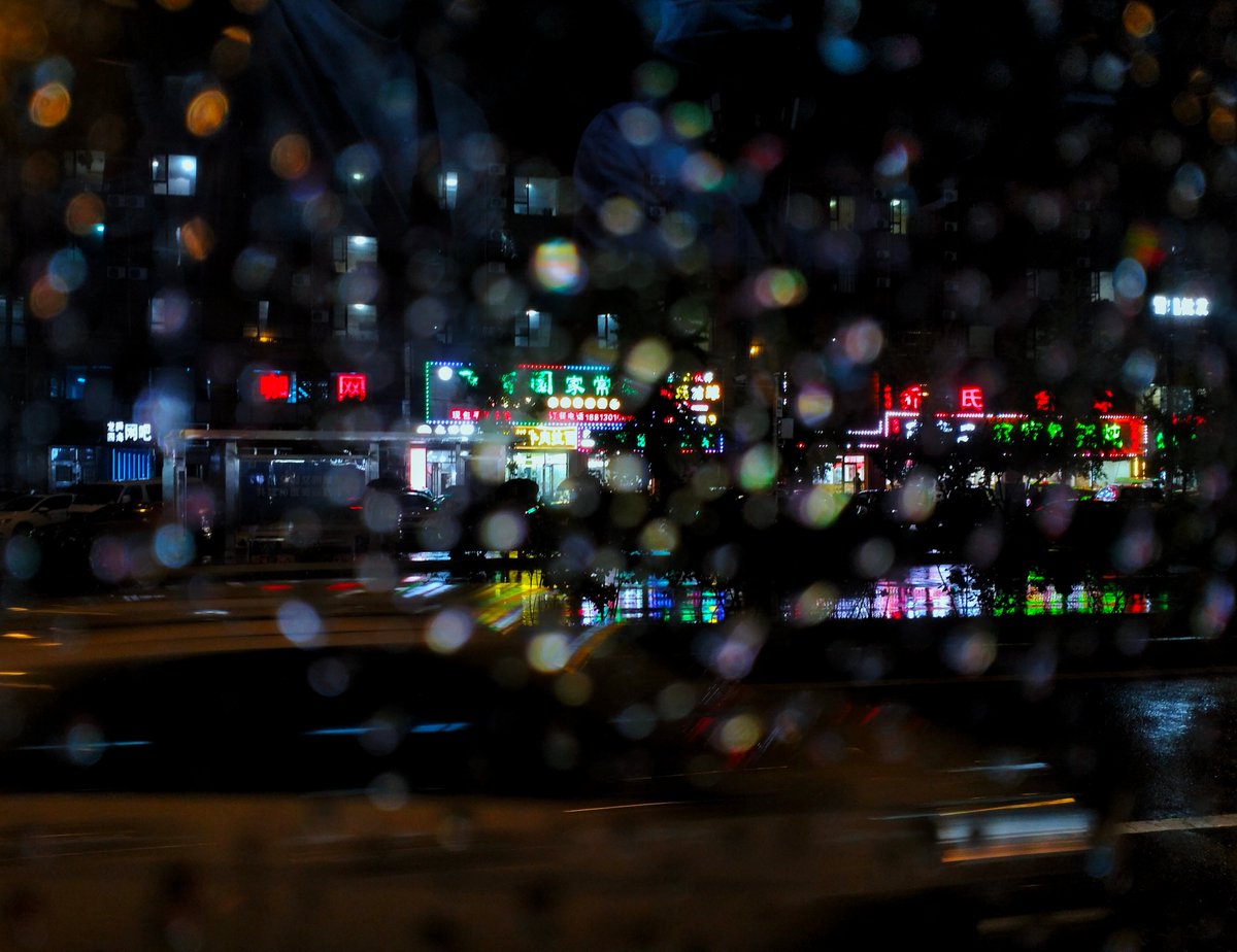Vlad_chep's tweet photo. Caught a rainy afternoon street vibe—stranger’s smile, warm coffee steam, and blurred neon lights making the city feel cozy. https://t.co/CL8Iu3kV4s