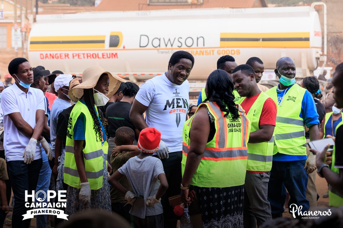 Phanerookampala's tweet photo. Creating a cleaner, brighter and more friendly environment together! 

~ HOPE Campaign Community Outreach 

#PhanerooAt12
#HopeCampaignCommunityCleanup https://t.co/HYul8RyxPi