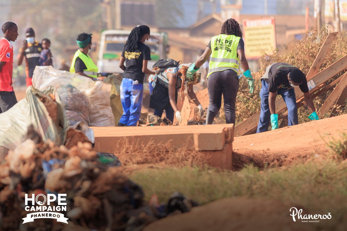 Phanerookampala's tweet photo. Creating a cleaner, brighter and more friendly environment together! 

~ HOPE Campaign Community Outreach 

#PhanerooAt12
#HopeCampaignCommunityCleanup https://t.co/HYul8RyxPi