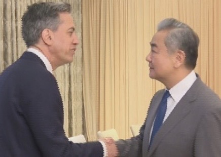 TomTugendhat's tweet photo. In one week:

While our Foreign Secretary was shaking hands with Wang Yi's in @ASEAN conference in Manila...

@BritishArmy was losing its training grounds in Kenya.

Two stories that look unconnected. They're not.

They're the same story.

It's what our China policy has cost. 1/ https://t.co/EsEx4IHOKD