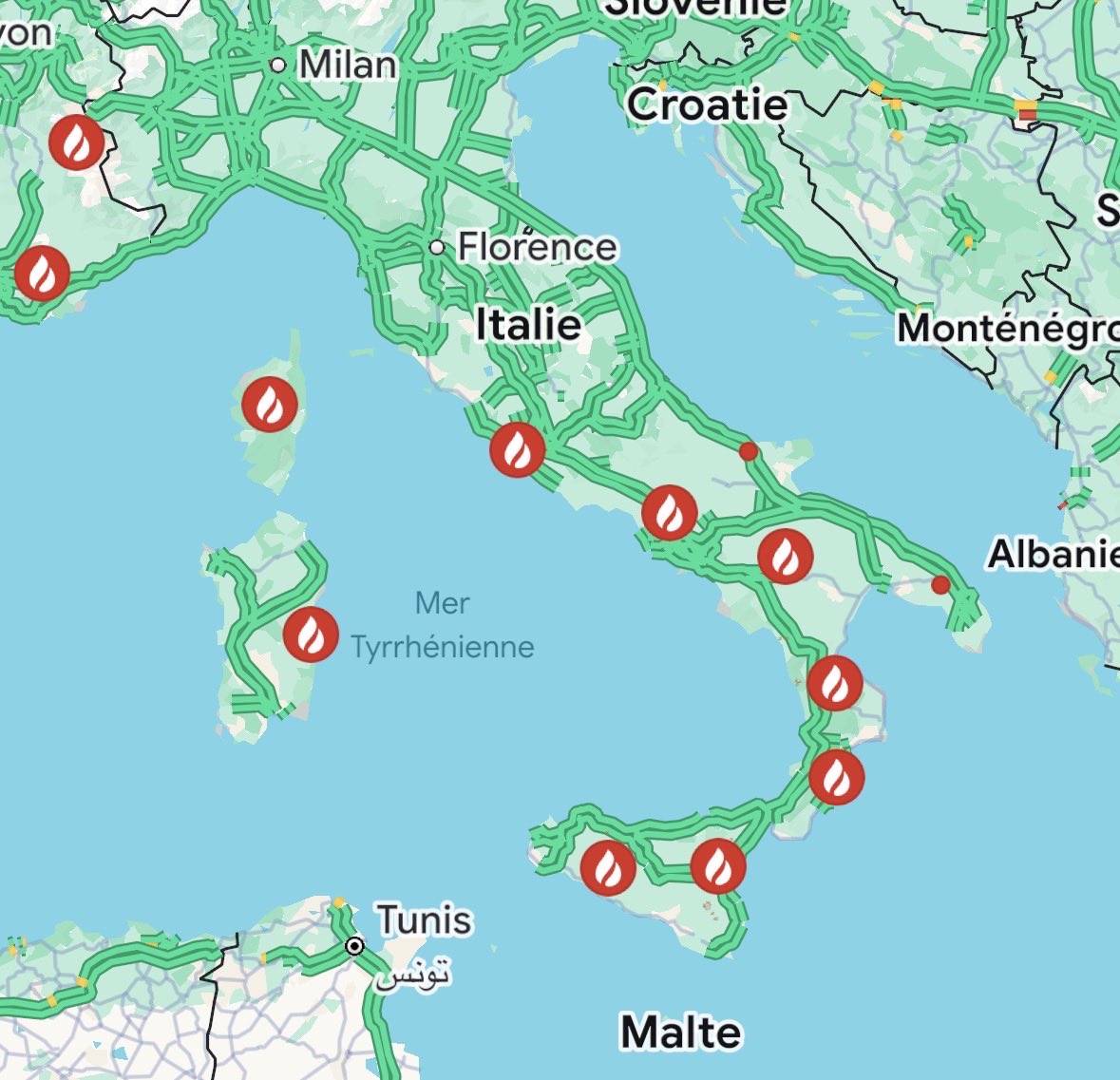 CavsNationFra's tweet photo. Bref LeBron pas LeBron.

L'Europe est en train de bruler, L'Afrique est en train d'être ravagée par des incendies également, la méditerranée est en ébullition. Les fleuves et rivières se tarissent, les récoltes meurent et les arbres dépérissent. Des milliers de gens sont déplacés et se retrouvent à être les premiers réfugiés climatiques.

C'est la directe conséquence du réchauffement climatique et de décennies de poursuite et accélération du même modèle de société capitaliste en dépit des avertissement de nos scientifiques. Et mauvaise nouvelle, ils nous ont déjà montré le playbook, ca va aller en s'empirant.

On verra pas de changements positifs de notre vivant à nos actions, car l'inertie du changement climatique est massive, je sais ca fait pas bander mais c'est la réalité à laquelle nous allons faire face.

Mais on doit aux générations futures d'essayer de limiter les frais et d'offrir à notre espèce (et aux autres) une chance de survie et un monde habitable. Il faut bien comprendre, qu'on a jamais autant hérité de la terre de nos ancêtres que nous l'empruntons à ceux qui nous suivront.

Plus que jamais il faut lutter et voter, s'éduquer et changer nos habitudes de consommations, repenser notre manière de vivre et de concevoir la société. On en est plus à l'heure des gimmicks ou de faire de la conscience écologique une mode.

On est face au risque systémique le plus important que les civilisations humaines n'aient jamais affronté et si on se fait pas violence, la nature le fera pour nous.

Comprenez bien que je ne cherche pas à verser dans le catastrophisme, mais plutôt insister sur le fait qu'à l'heure d'aujourd'hui on a encore un tant soit peu de marge de manœuvre, pour qu'on prenne notre destin en main avant qu'il ne soit trop tard.

Eyes on the ball et soyez clutch, parce que y'aura pas de Game 2.