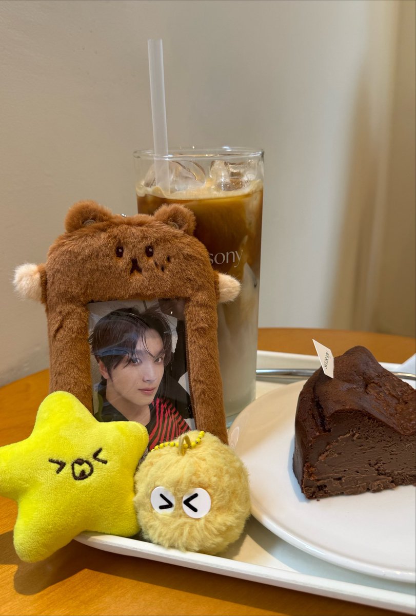 ququv66's tweet photo. 시즈니라는 카페를 다녀왓구만요 🙌🏻🙌🏻 https://t.co/myG2TdsmOI