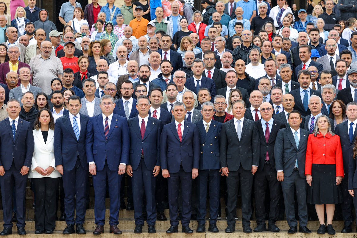 alimahir's tweet photo. Genel Başkanımız Sayın Özgür Özel ve YENİ Parti Kurucular Kurulu üyelerimizle birlikte Anıtkabir ziyaretimizi gerçekleştirdik.

Cumhuriyetimizin kurucusu Gazi Mustafa Kemal Atatürk’ün ve ikinci Cumhurbaşkanımız Sayın İsmet İnönü’nün manevi huzurunda bulunduk.

Güçlü kadrolarımızla birlikte ülkemiz için durmadan, yorulmadan çalışmaya devam edeceğiz!