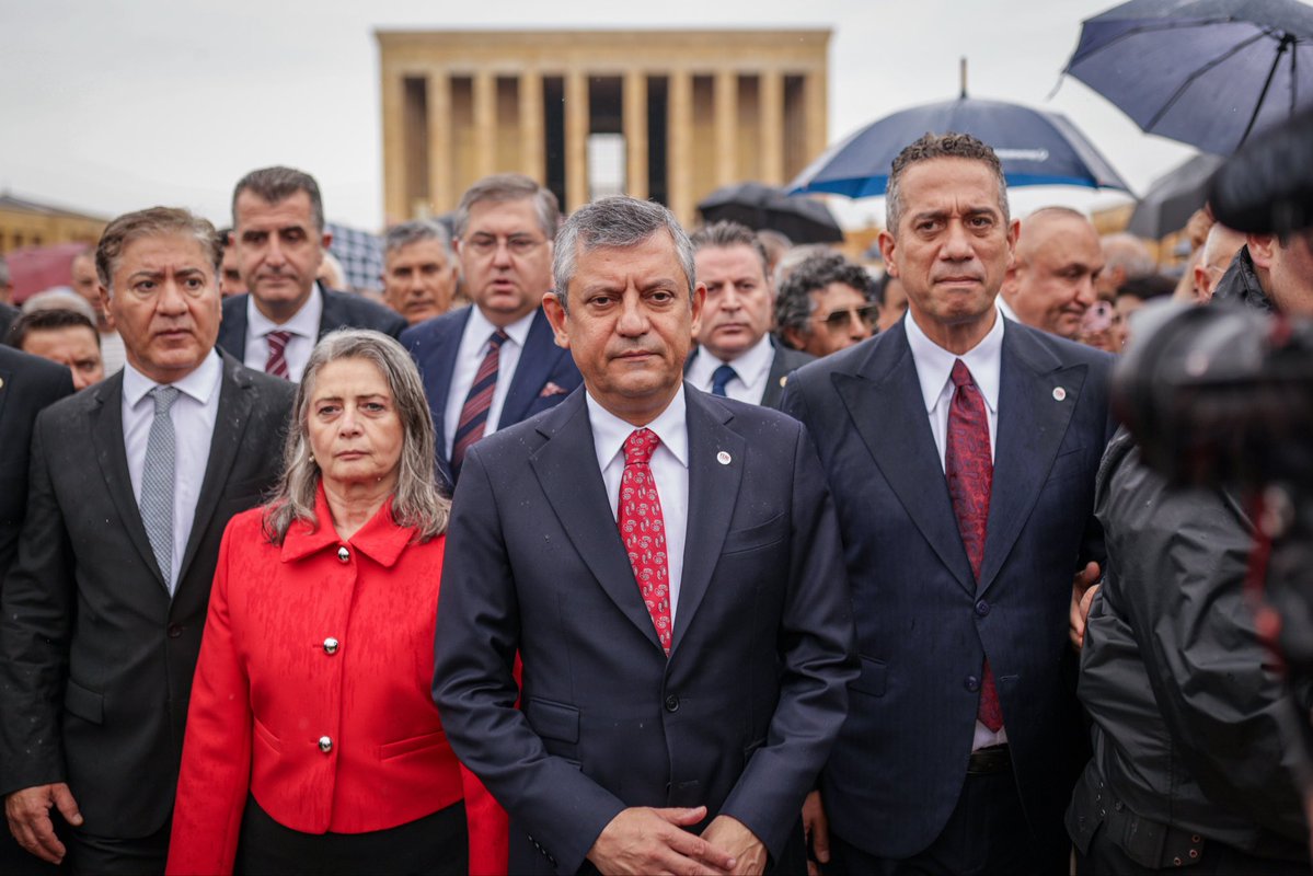 alimahir's tweet photo. Genel Başkanımız Sayın Özgür Özel ve YENİ Parti Kurucular Kurulu üyelerimizle birlikte Anıtkabir ziyaretimizi gerçekleştirdik.

Cumhuriyetimizin kurucusu Gazi Mustafa Kemal Atatürk’ün ve ikinci Cumhurbaşkanımız Sayın İsmet İnönü’nün manevi huzurunda bulunduk.

Güçlü kadrolarımızla birlikte ülkemiz için durmadan, yorulmadan çalışmaya devam edeceğiz!