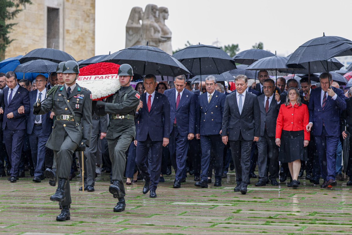 alimahir's tweet photo. Genel Başkanımız Sayın Özgür Özel ve YENİ Parti Kurucular Kurulu üyelerimizle birlikte Anıtkabir ziyaretimizi gerçekleştirdik.

Cumhuriyetimizin kurucusu Gazi Mustafa Kemal Atatürk’ün ve ikinci Cumhurbaşkanımız Sayın İsmet İnönü’nün manevi huzurunda bulunduk.

Güçlü kadrolarımızla birlikte ülkemiz için durmadan, yorulmadan çalışmaya devam edeceğiz!