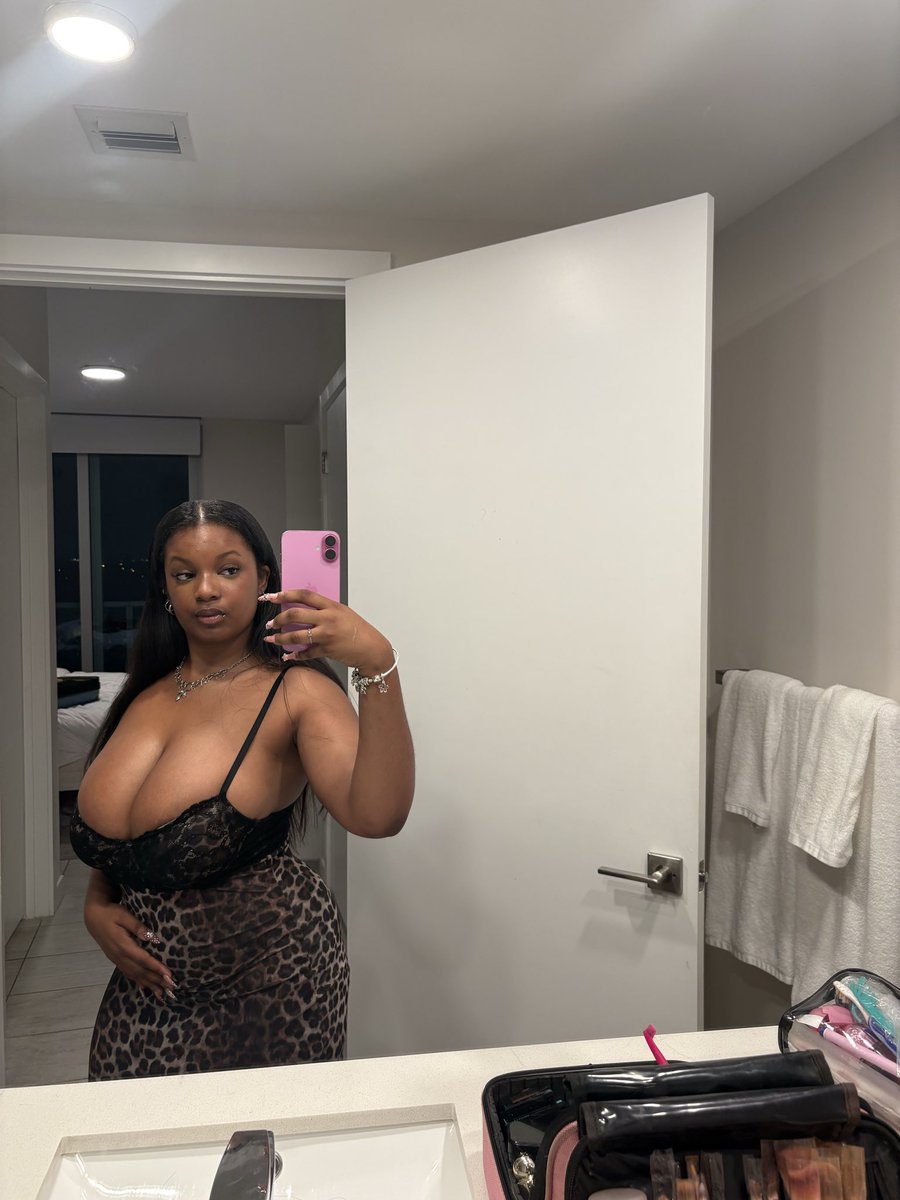 PretttyyMaya1's tweet photo. Your prettiest of problems 😍😍

#usa #freak #loveleads https://t.co/ybJUHDD3X8