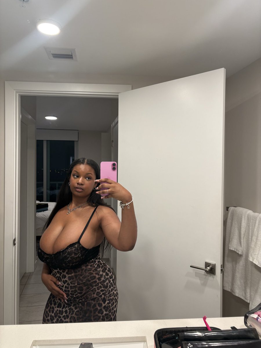 PretttyyMaya1's tweet photo. Your prettiest of problems 😍😍

#usa #freak #loveleads https://t.co/ybJUHDD3X8