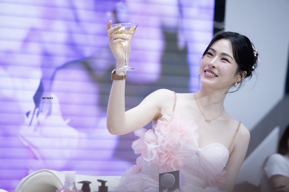 winkiloka_lo's tweet photo. 260725  🍷 🍸😚

LINGLING X KUSTIE BRAND 
#LinglingKwongXKustieBrand
#KustieXlinglingkwong
#หลิงหลิงคอง #LinglingKwong https://t.co/3G5SYuMuxk