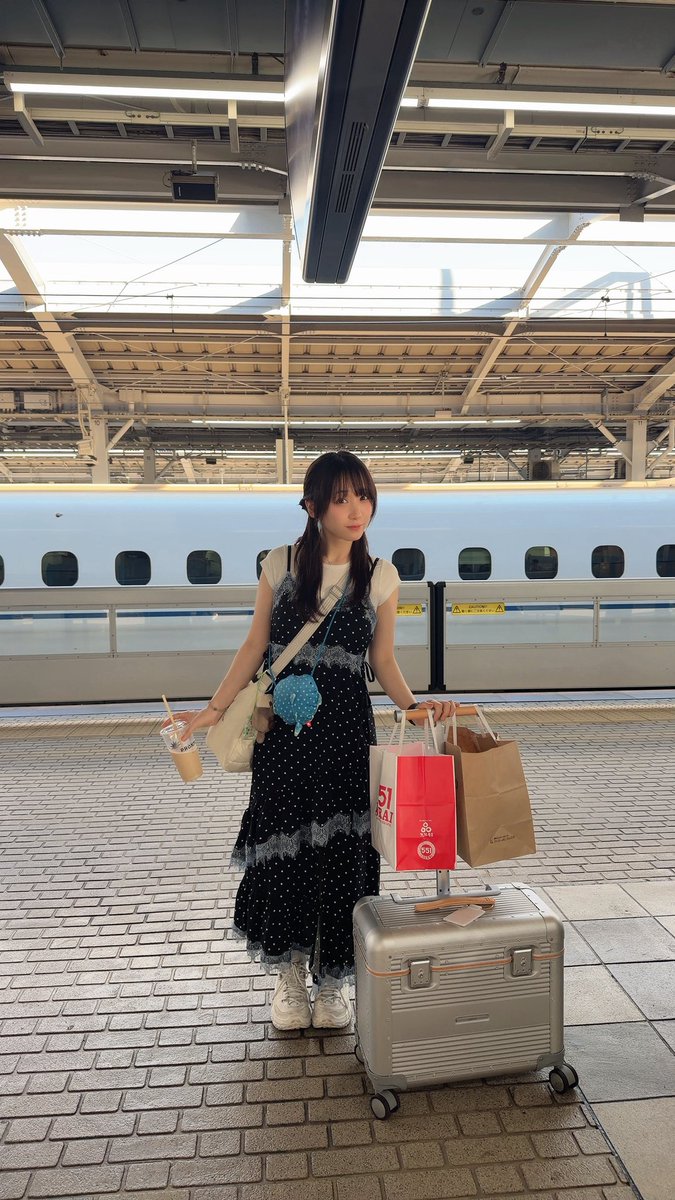 iorimoe_five's tweet photo. ジャンプビクトリーカーニバルとユニアリありがとうございました！

かかえきれないリクローおじさんと551とともに大阪を去りました！1週間で2回来たからワイ楽しかったで！🚅💨 https://t.co/NSeOkD5F3y