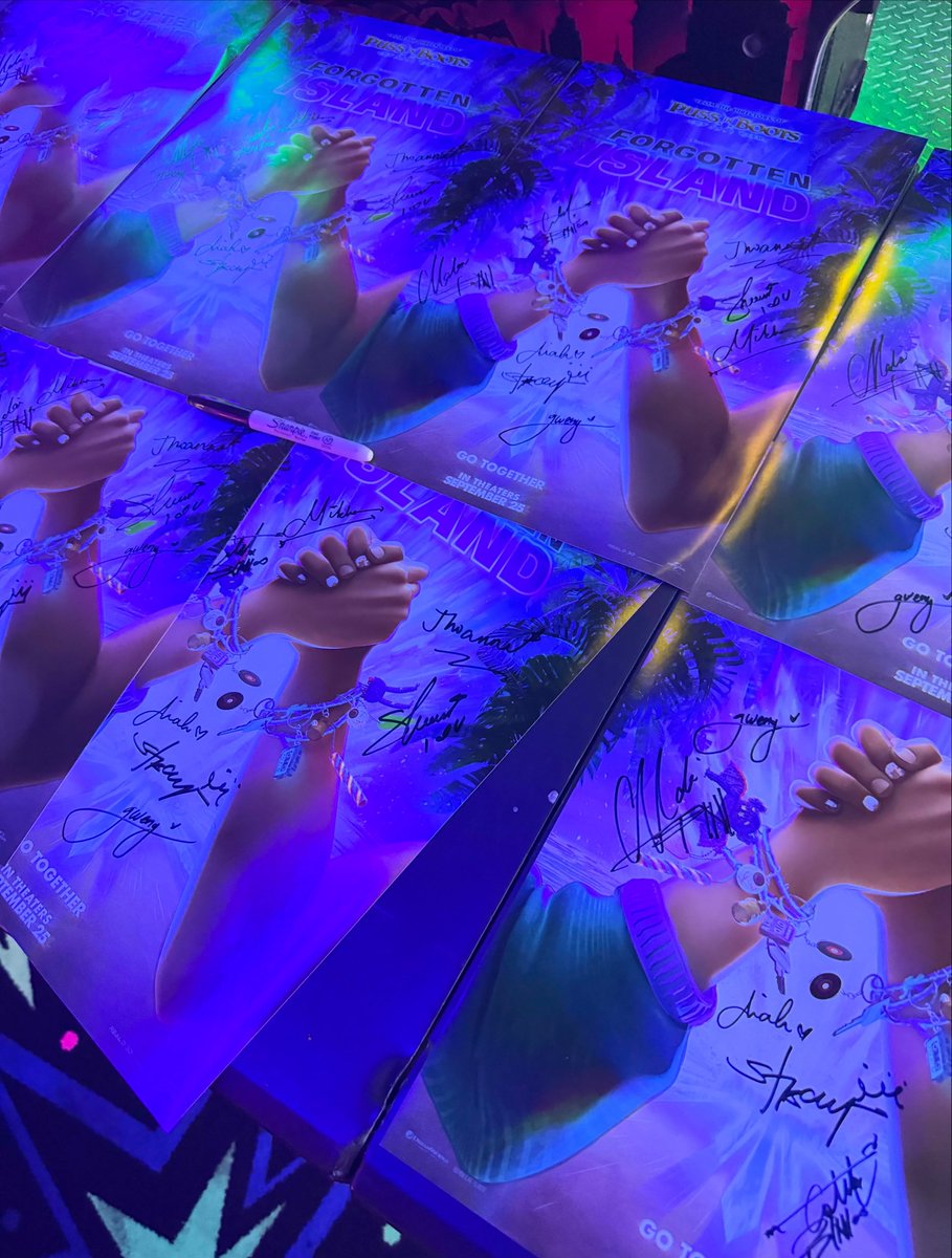 donggeez's tweet photo. these Forgotten Island posters just got even more special with BINI's signatures 🥹✨

https://t.co/HvZdav6Xq7

BINI GOES TO COMIC CON

#BINI_AParallelWorld
#BINIxForgottenIsland
#BINI https://t.co/adepxd72Eg