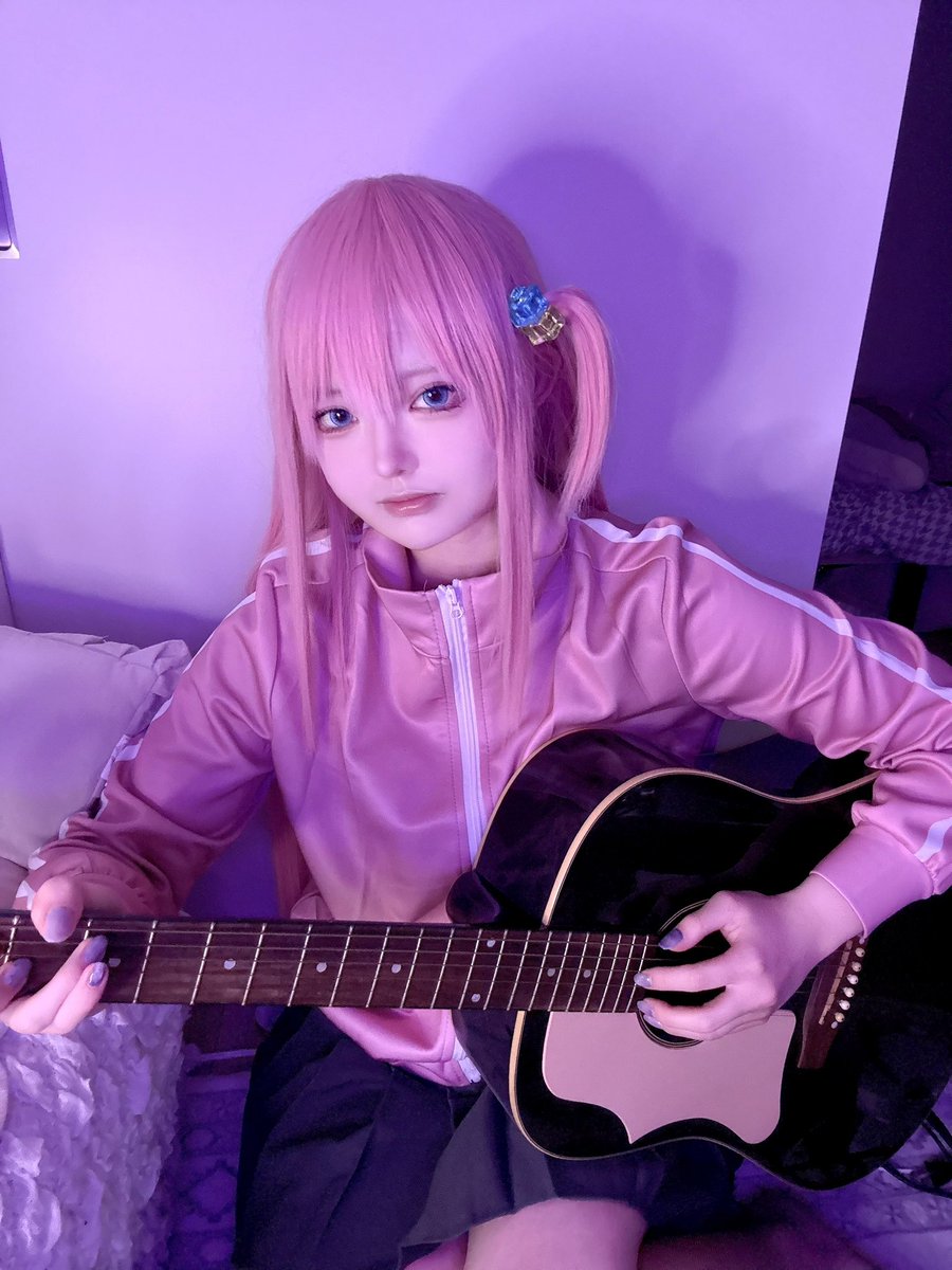 mo_n7z's tweet photo. cos ぼっち・ざ・ろっく！ 後藤ひとり https://t.co/szCYkBTkRr