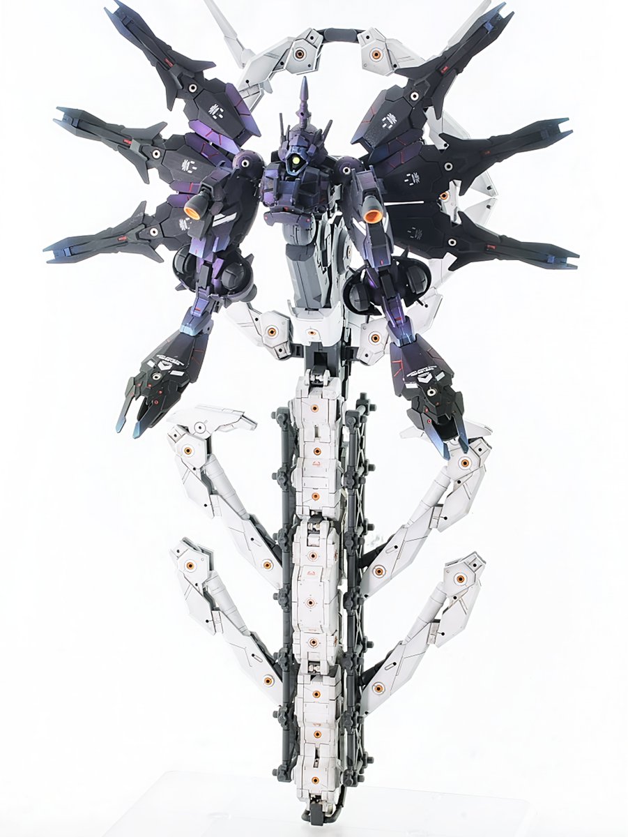 Marika_Morph's tweet photo. 【ノヴァルヴ・ウル・イディム】 

シュトゥルムヴォルフ所属の特務仕様エグザマクス。 

バイロンの軍章を模した巨大構造物にノヴァルヴの上半身が接続された歪な外観を持つ機体である。 

しかし、その姿はあたかも戦場にバイロンの意思そのものが顕現したかのようである。 

#30MMCM2026 
#30MMBF https://t.co/toV2elRwcq