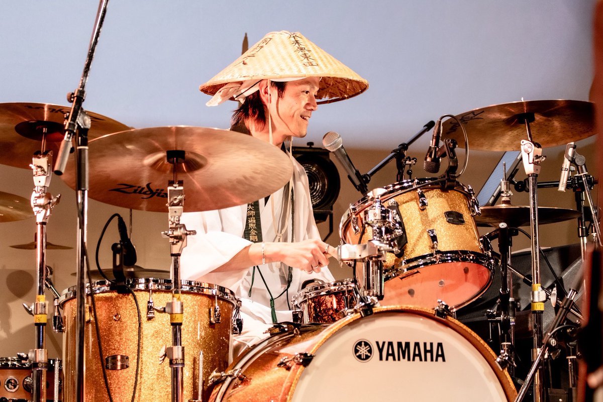 thenamuzu's tweet photo. 【📿明日は仙台へ📿】

／
2026年7月26日(日)📍仙台FLYING SON
「ALLiCA TOUR 2026 【SPiKE】」
＼

OPEN16:00 / START16:30
前売3000円(1D別)/当日3500円(1D別)

⏰タイムテーブル
16:30-17:00 廻ナヨイ
17:10-17:40 MEGAHORN
17:50-18:20 THE 南無ズ
18:30-19:00 STUNNER
19:10-19:40 助っ人集団☆石井ジャイアンツ
19:50-20:25ALLiCA

菩薩ドラマーは
"遍路巡郎"(中江太郎)さんです！🚶‍➡️🥁
@ryukyumonkey_dr 

◼︎🎫ご予約はこちら
https://t.co/T8NmwNEwgk

◼︎仏販あり！ぜひ気軽にお立ち寄りください🪷

◼︎📸この日の南無ズは最後の曲のみ、写真・動画撮影OKです！ぜひSNSに載せてね

◼︎🚃 仙台駅東口より徒歩5分。
仙台市地下鉄東西線 宮城野通駅より徒歩1分(宮城県仙台市宮城野区榴岡4丁目5-3　寿ビル１F)

#南無ズの法事情報