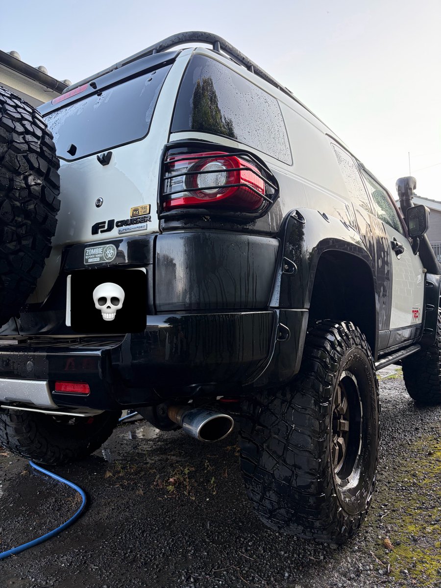 ThewalkingHMT's tweet photo. 二億年振りに洗車した
毎日毎日夕立もなく暑いなぁ

ったくこういう日は飲まなきゃやってられねぇぜ https://t.co/K9VST2WGic