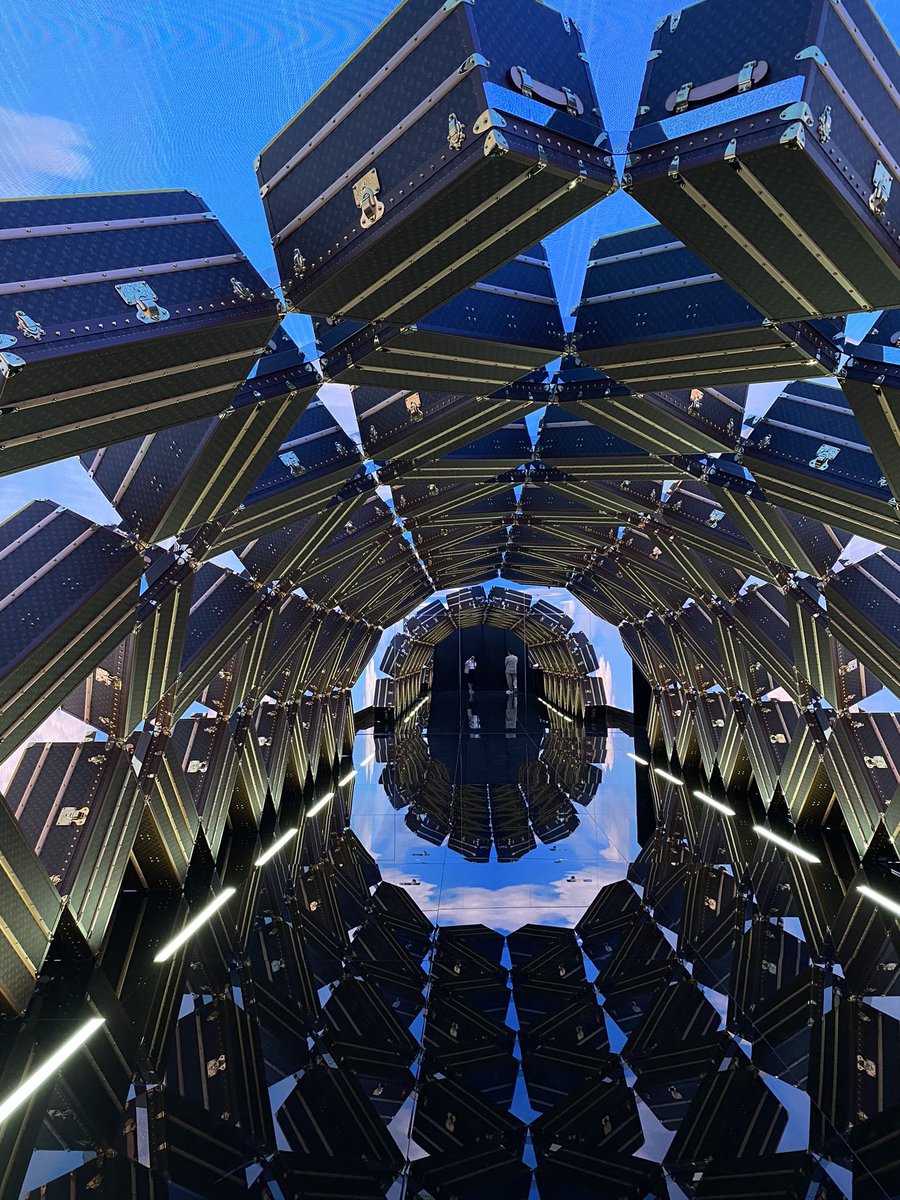 juleshua's tweet photo. Louis Vuitton Visionary Journeys. https://t.co/otYFi3VesF